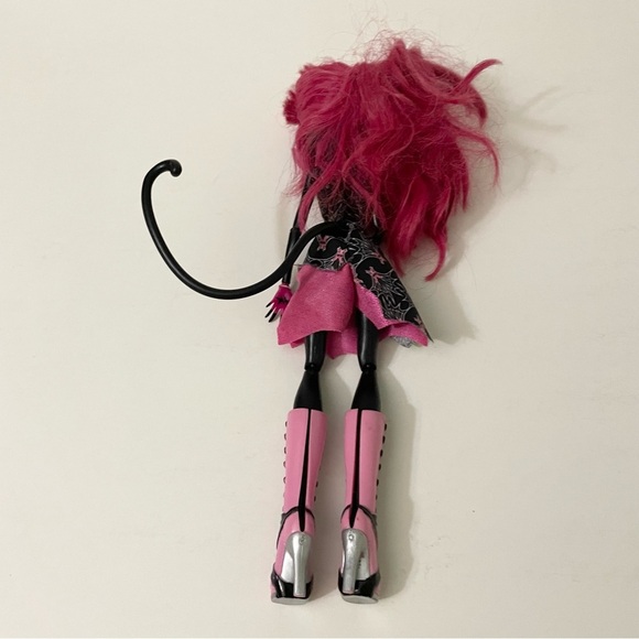 Monster High Catty Noir Doll - Picture 10 of 16